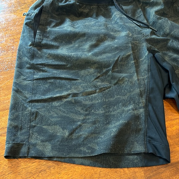 Lululemon Mens large 9” inseam lined shorts olive and black - Picture 6 of 13